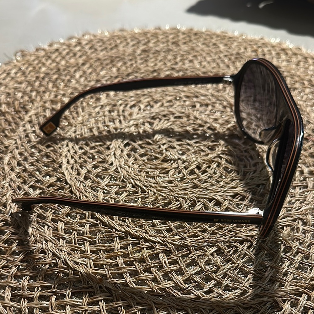Boss Orange Stylish Black Sunglasses made in Italy - Picture 2 of 3